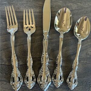 NEW (no tags) ONEIDA MICHELANGELO service for 8